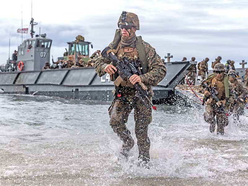 مشاة البحرية الأميركية خلال تدريبات في أستراليا قبل يومين (موقع البحرية الأميركية)  