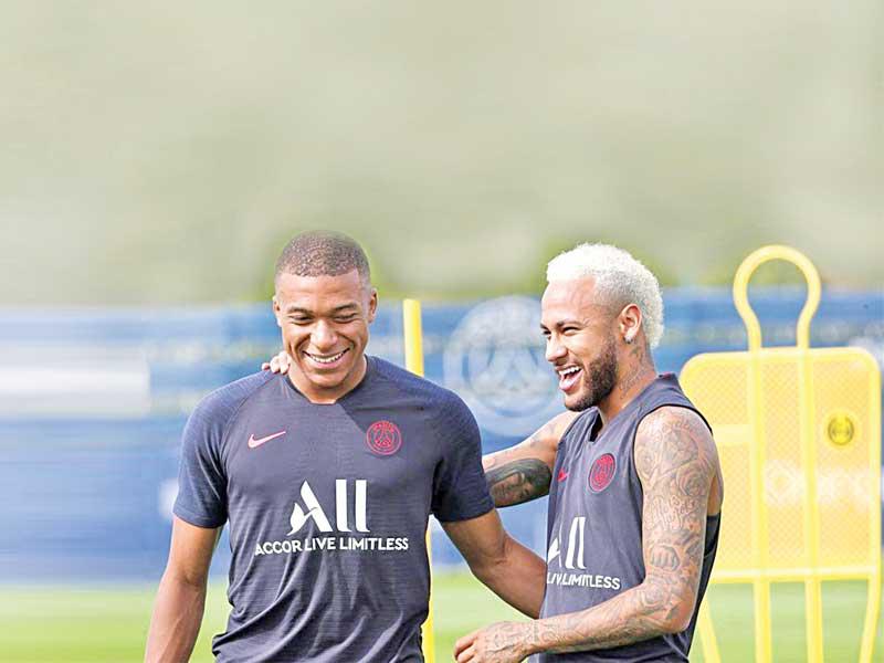 نيمار و امبابي نجما باريس  سان جرمان