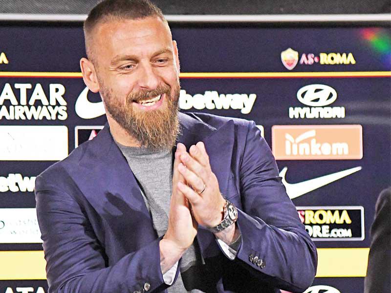 الإيطالي المخضرم دانييلي دي روسي القائد السابق لفريق روما