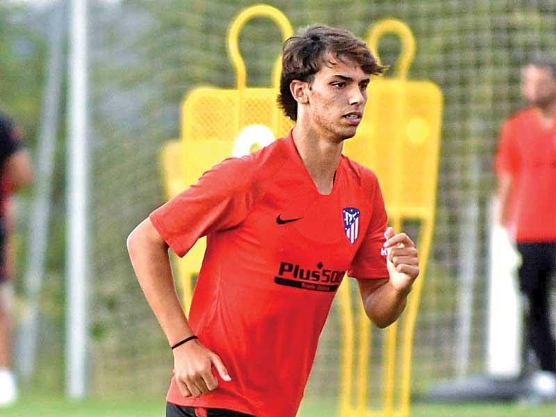 لاعب الوسط البرتغالي جواو فليكس