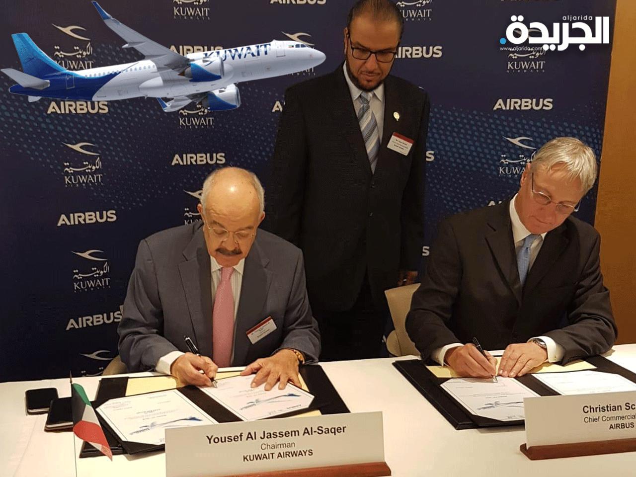  رئيس مجلس إدارة (الكويتية) خلال توقيع استلام الطائرة 