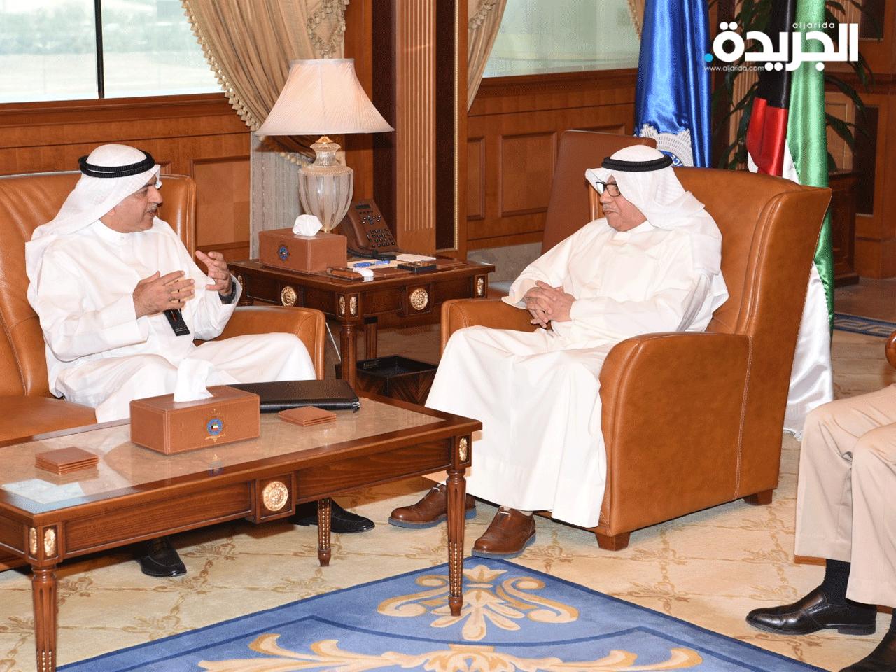  الشيخ خالد الجراح الصباح أثناء لقائه مع الرئيس التنفيذي لمؤسسة البترول الكويتية 