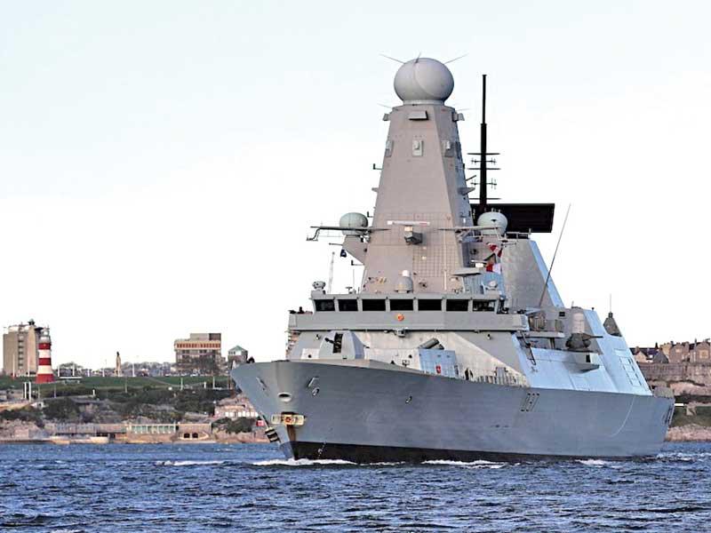 المدمرة دنكن في الخليج أمس (البحرية الملكية البريطانية)