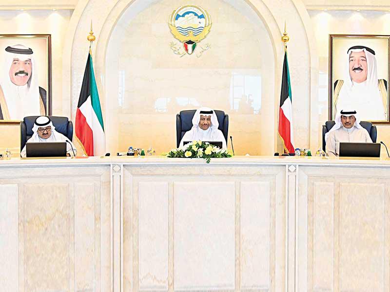 المبارك مترئساً اجتماع مجلس الوزراء أمس