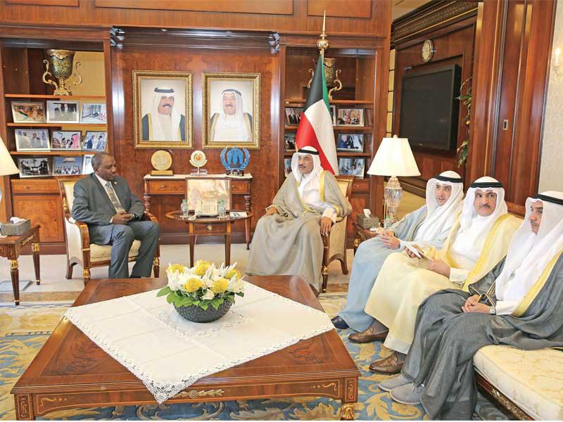 الخالد يتسلم نسخة من أوراق اعتماد سفير السودان 