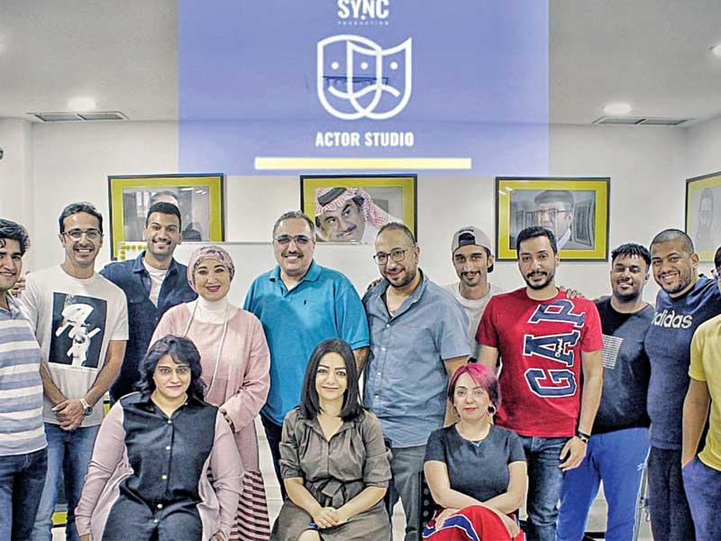 العماني وسماح وبوعبيد يتوسطون أسرة «استديو الممثل»