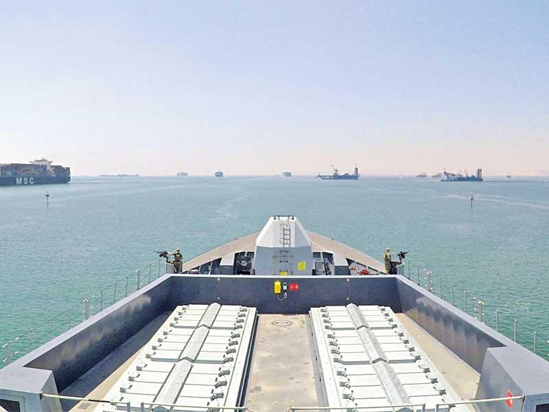 مشهد عام من على متن المدمرة البريطانية دنكن التي وصلت إلى الخليج الأحد الماضي (أ ف ب)