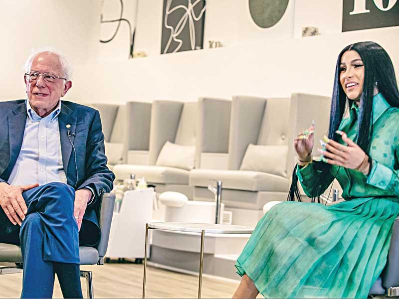 ساندرز وكاردي بي خلال لقائهما أمس الأول 