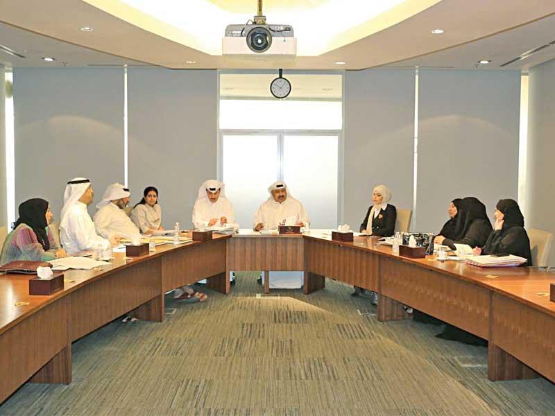 جانب من اجتماع السلطان مع مديري الشؤون التعليمية والتنسيق