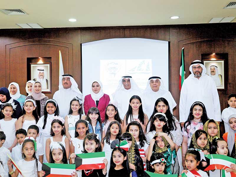 المقصيد والراشد خلال حفل المركز البيئي أمس