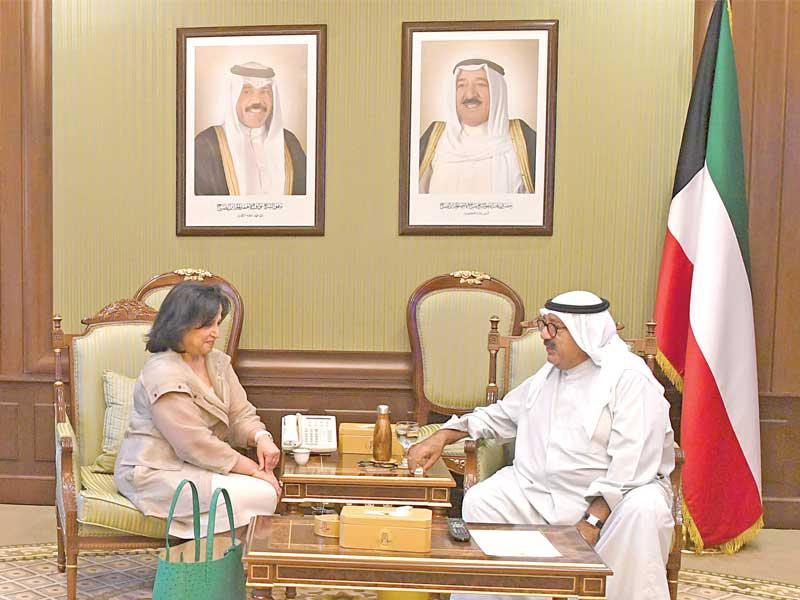 ناصر الصباح خلال استقباله مي آل خليفة