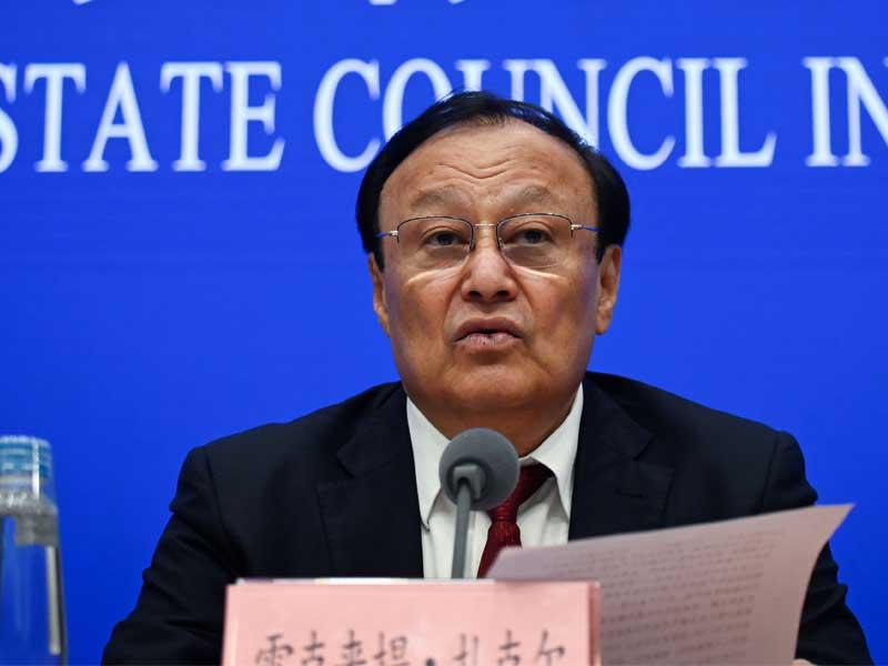 نائب سكرتير لجنة الحزب الشيوعي الصيني ورئيس منطقة شينجيانغ الويغورية ذاتية الحكم ، يتحدث في مؤتمر صحفي في بكين