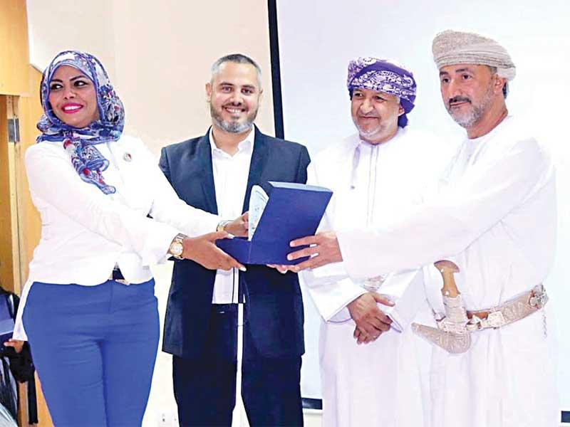 تكريم الكاتبة الكويتية أمل الرندي  في عُمان