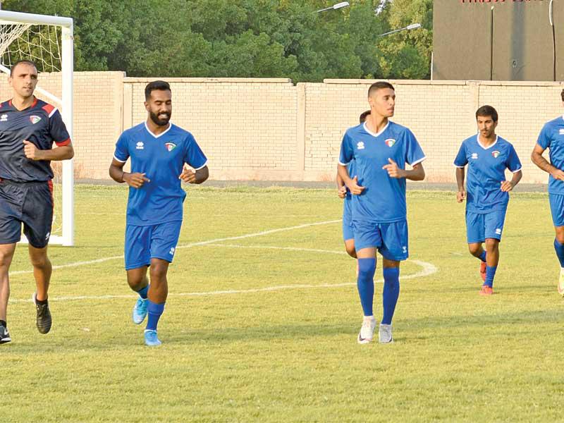 تدريب لاعبي الأزرق