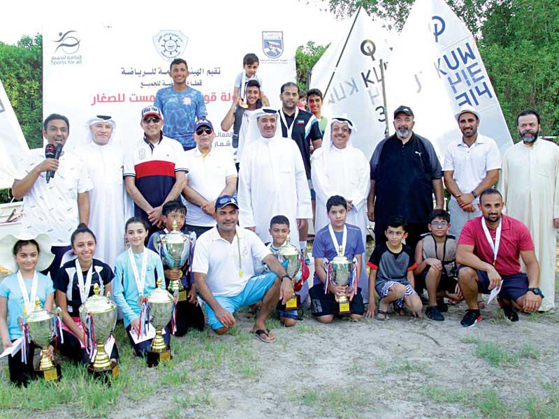 صورة جماعية لتكريم الفائزين