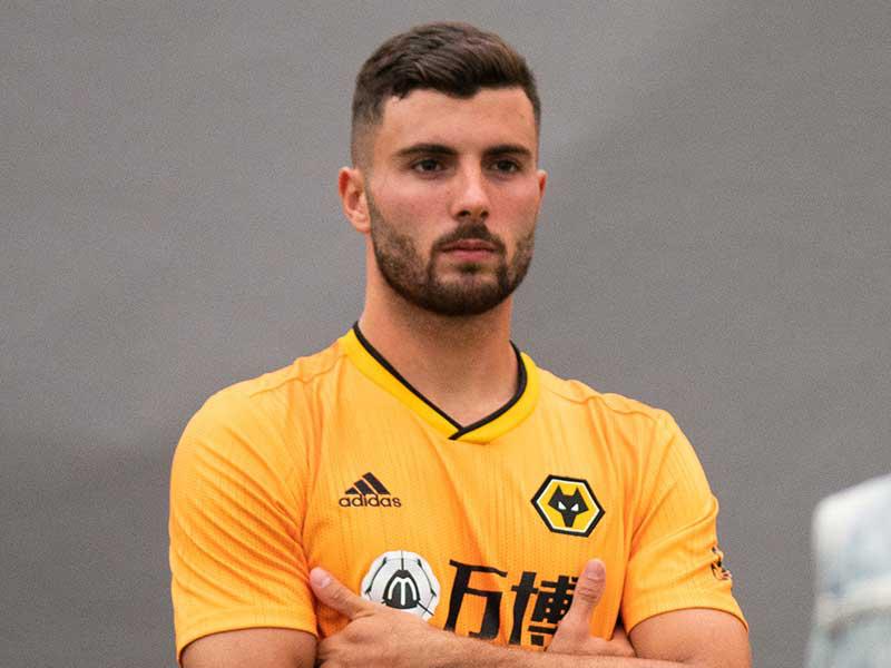 مهاجم ميلان الإيطالي باتريك كوتروني