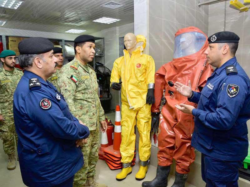 وفد الحرس الوطني خلال زيارته مركز مبارك الكبير أمس