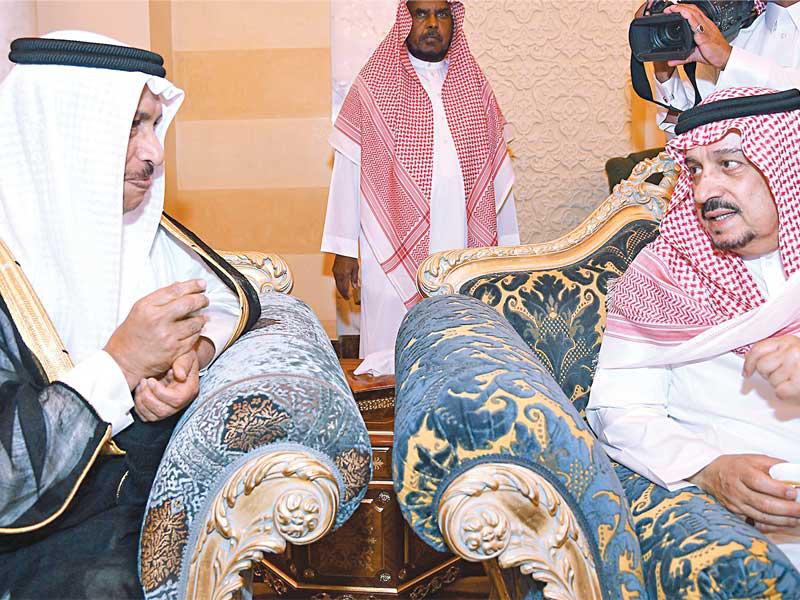 المبارك يقدم واجب العزاء أمس الأول