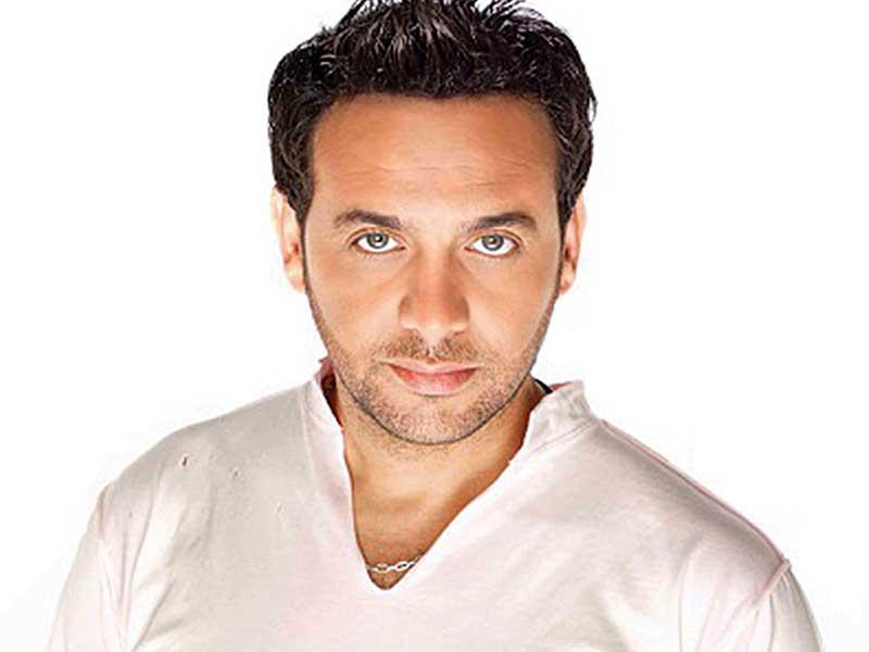 المطرب مصطفى قمر