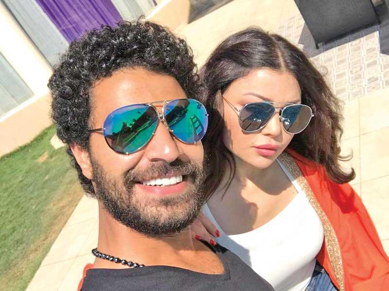 المغنية هيفاء وهبي ومدير أعمالها