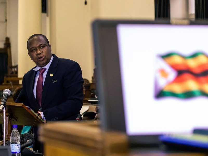يلقي وزير المالية في زيمبابوي مثولي نكوبي خطابًا لتقديم بيان ميزانية منتصف المدة في 1 أغسطس
