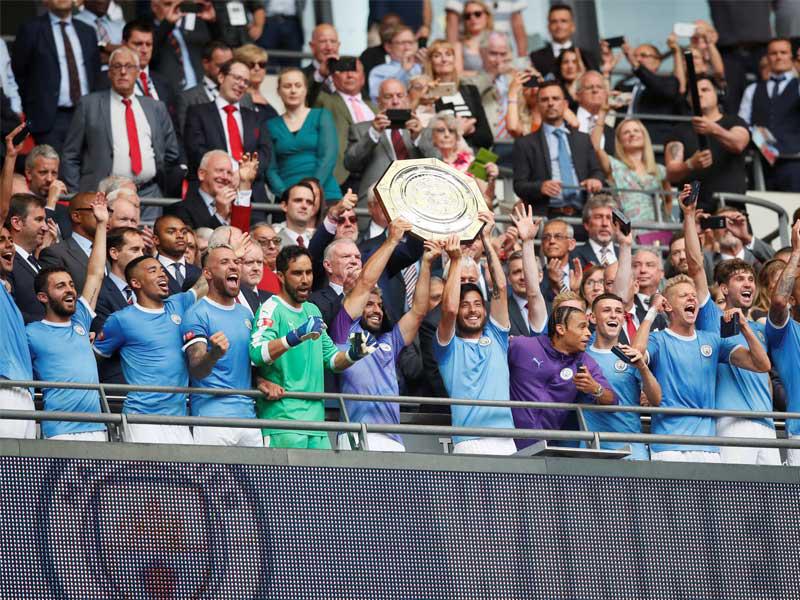 تتويج فريق مانشستر سيتي