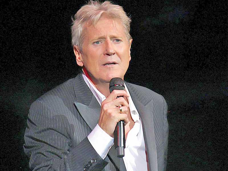 المغني والفنان البريطاني جو لونثورن