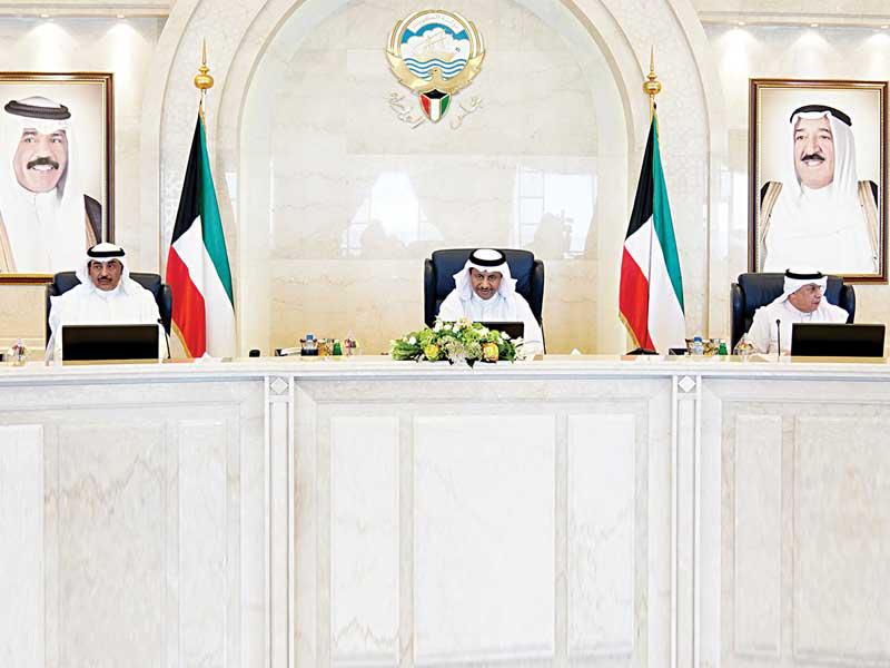 المبارك مترئساً اجتماع مجلس الوزراء أمس