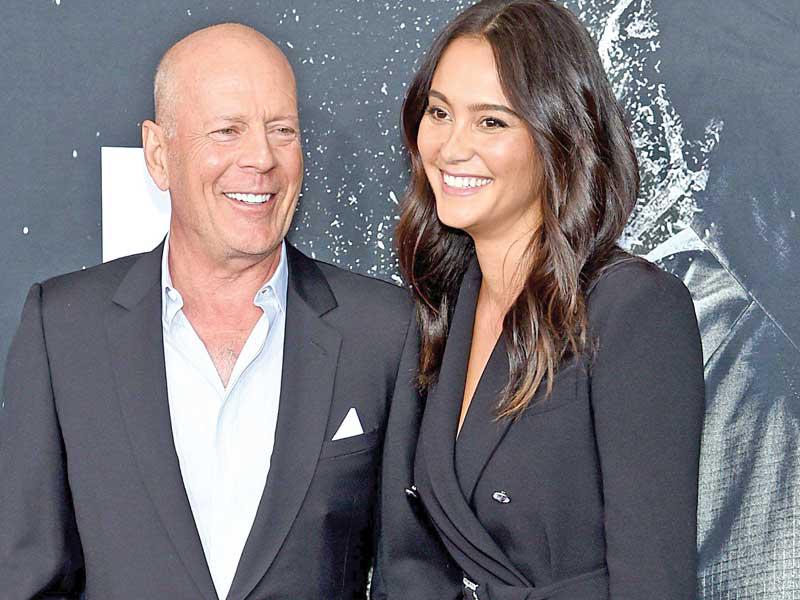 الممثل الأميركي ​بروس ويليس مع زوجته 