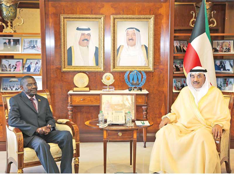 الخالد خلال استقباله سفير زيمبابوي