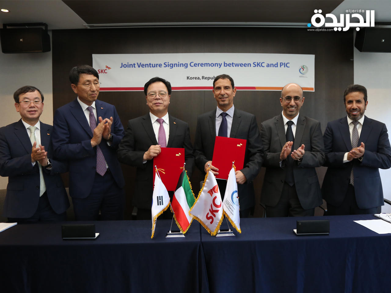  الرئيس التنفيذي لشركة صناعة الكيماويات البيترولية مطلق العازمي بعد توقيع الاتفاقية 