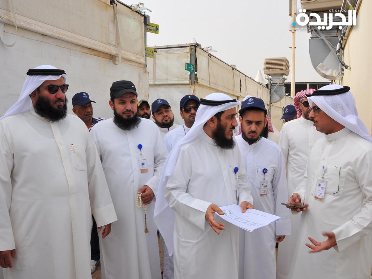  ‏رئيس بعثة الحج الكويتية خلال الجولة التفقدية لمقار البعثة والحملات الكويتية 