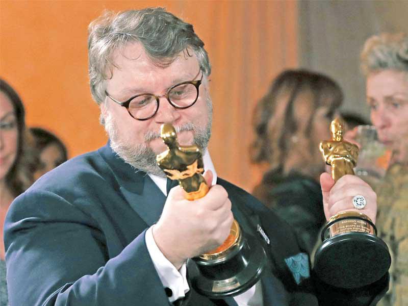  المخرج المكسيكي غييرمو ديل تورو