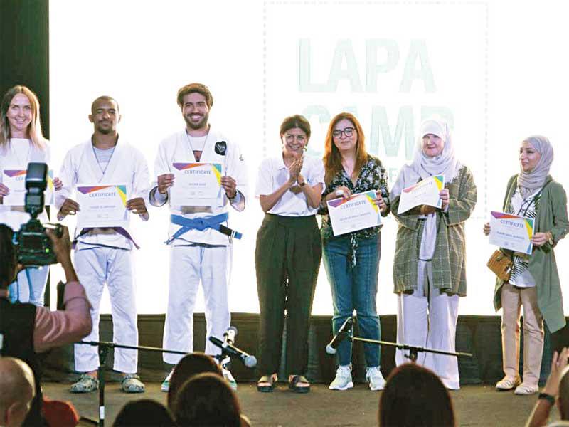 فارعة السقاف تكرم مدربي المخيم الصيفي 