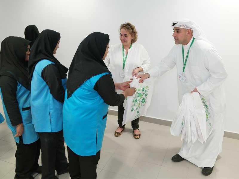 جانب من معايدة البنك للعاملات