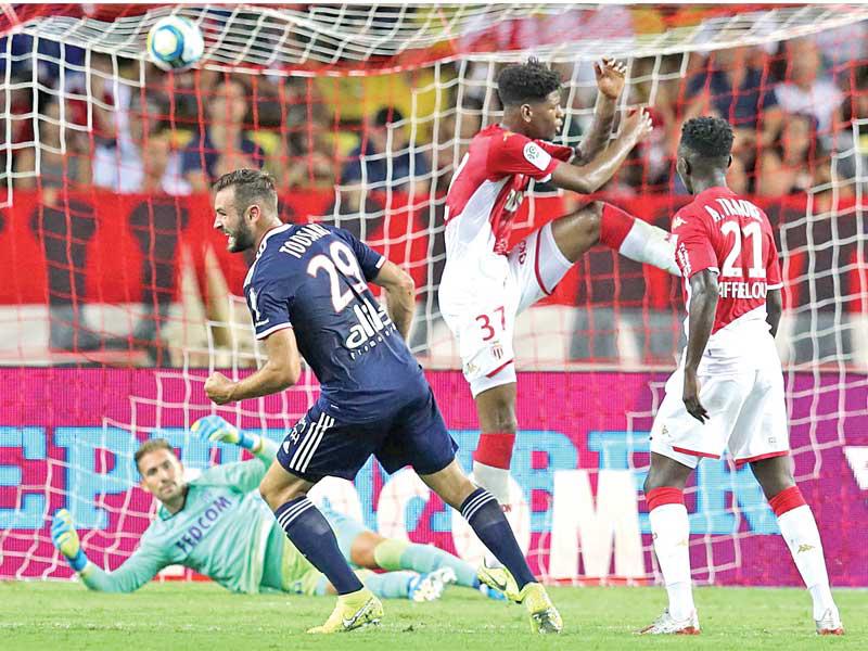 لوكاس يحتفل بهدفه الثالث في مرمى موناكو