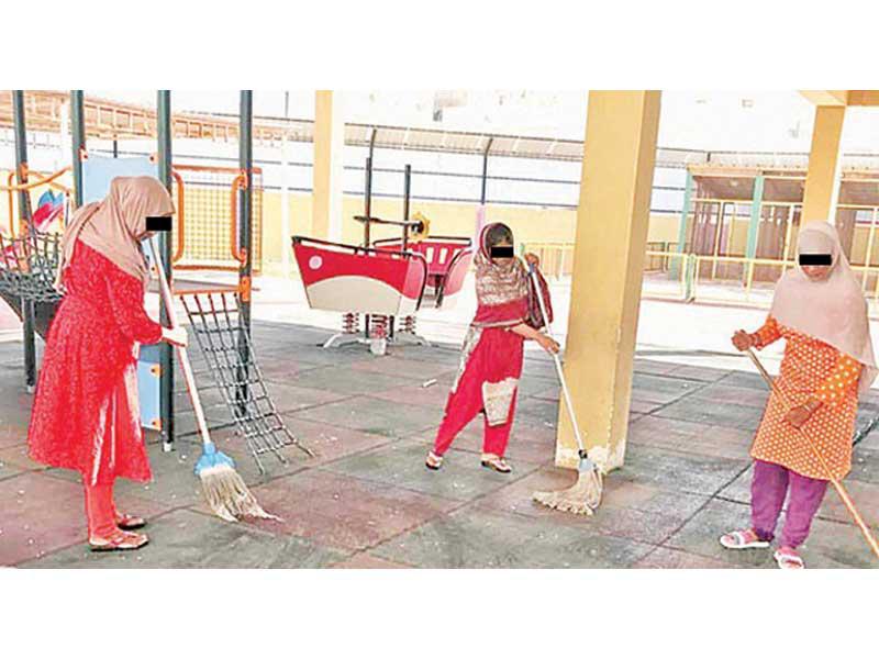 جانب من تنظيف المدارس (أرشيف)