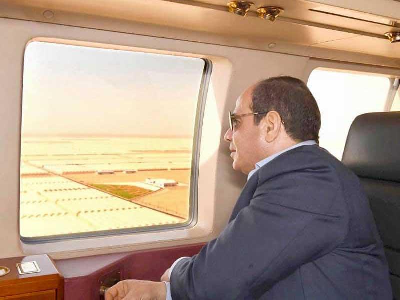 السيسي يتفقد بالطائرة صوب قاعدة نجيب يوم العيد  (رئاسة الجمهورية)