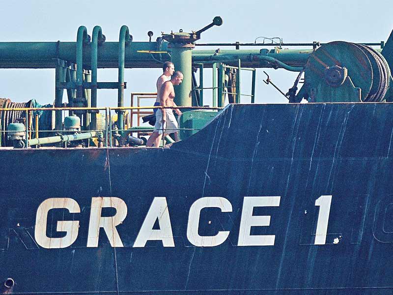 الناقلة الإيرانية قبالة جبل طارق يوم الخميس    (أ ف ب)