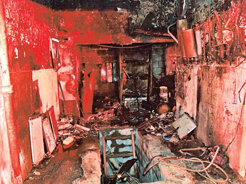 النيران التهمت أحد الكراجات