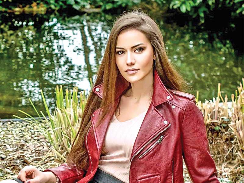 الممثلة التركية ​فهرية أفجين​