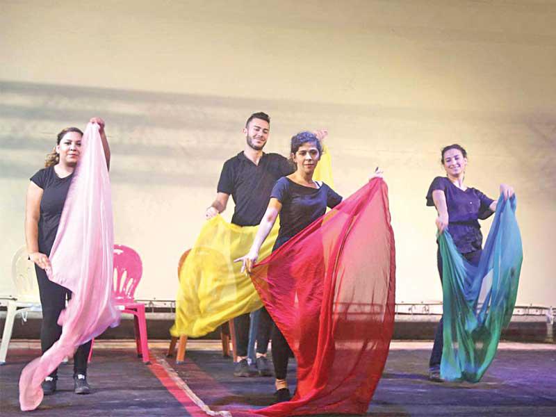 من العروض في مسرح إسطنبولي