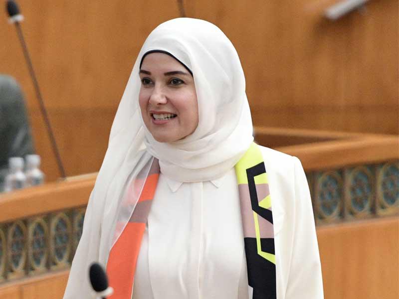 وزيرة الاشغال العامة وزيرة الدولة لشؤون الاسكان جنان بوشهري