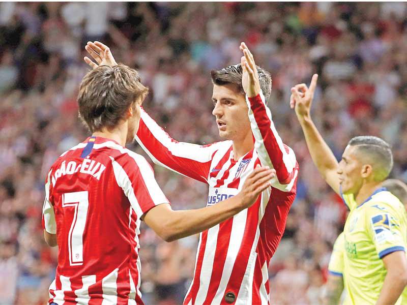 موراتا يحتفل بهدفه