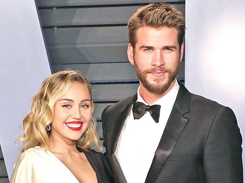 الممثل الأسترالي ليام هيمسورث و الممثة مايلي سايرس