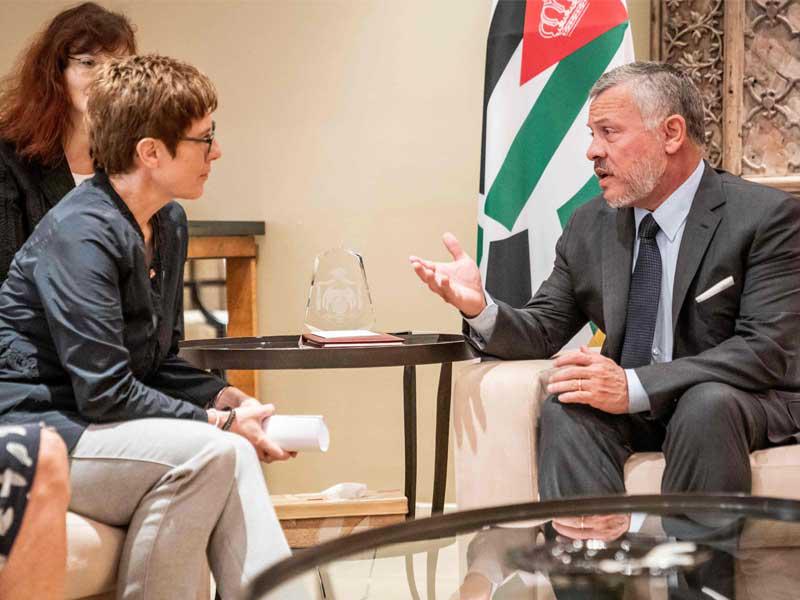 وزيرة الدفاع الألمانية الجديدة أنيجريت كرامب كارنباور