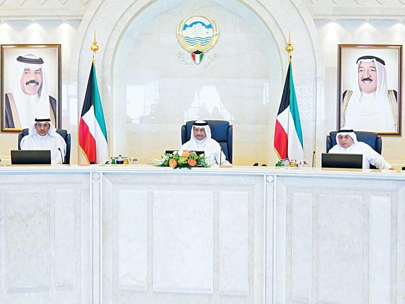 المبارك مترئساً اجتماع مجلس الوزراء أمس