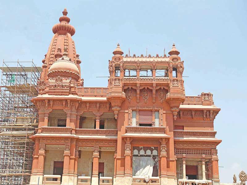 قصر البارون أثناء الترميم