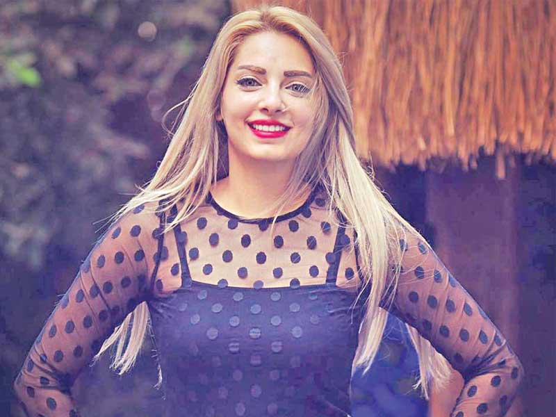 المذيعة مي حلمي