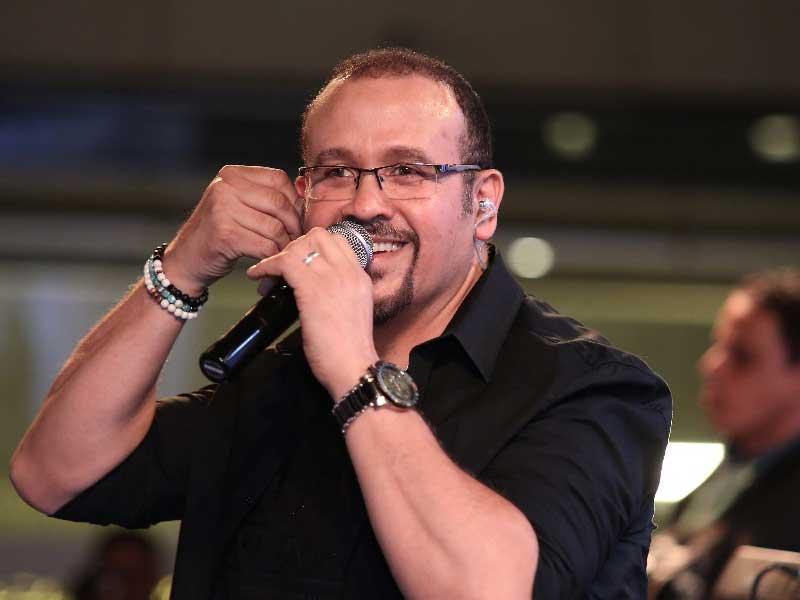 المطرب هشام عباس